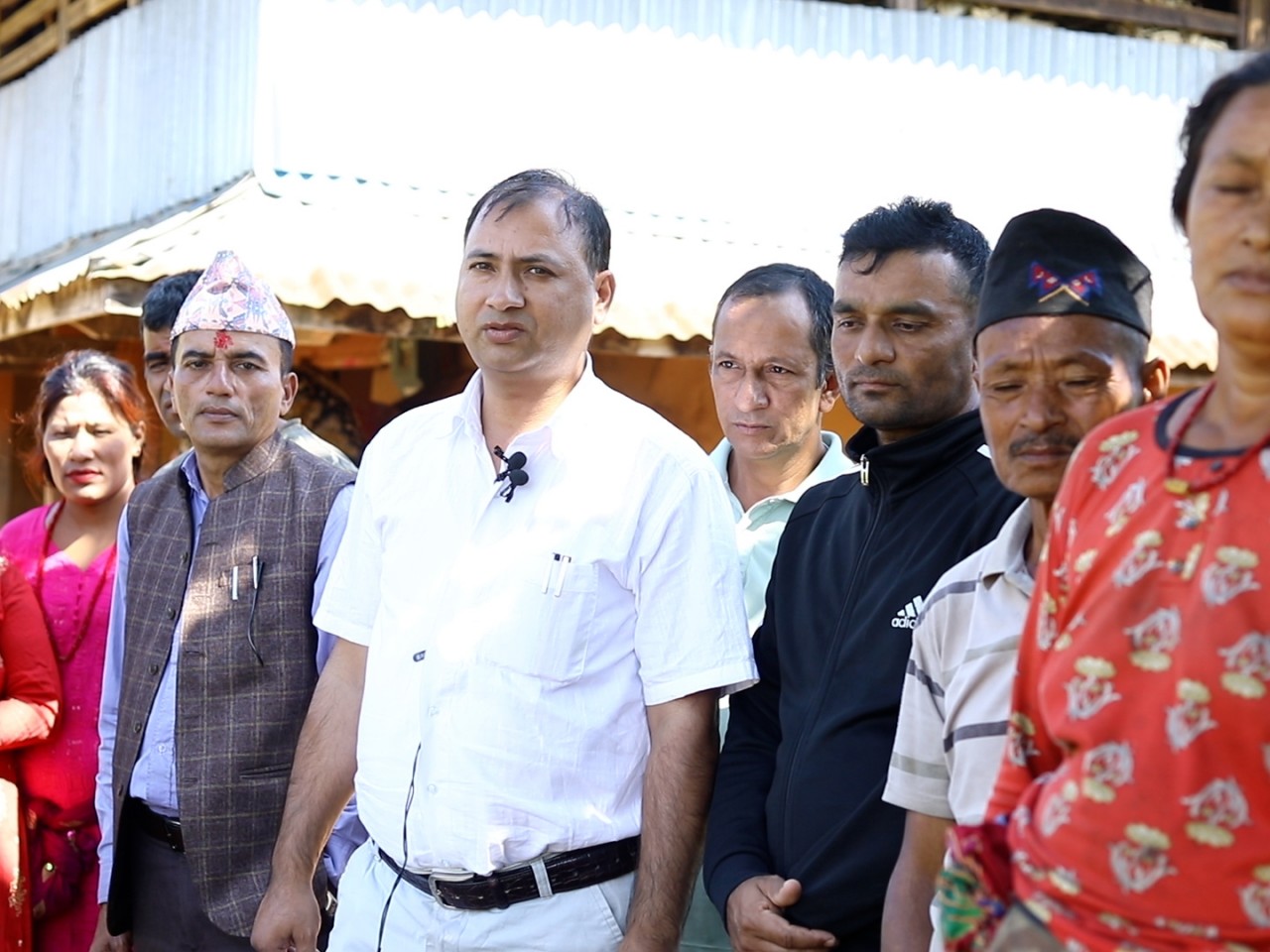 धादिङ,त्रिपुरासुन्दरी : भुकम्प प्रभावितको घरदैलोमा जनप्रतिनिधि